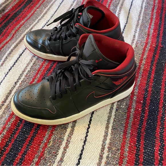 Nike Air Jordan 1 Mid ‘black red’ - Picture 4 of 10